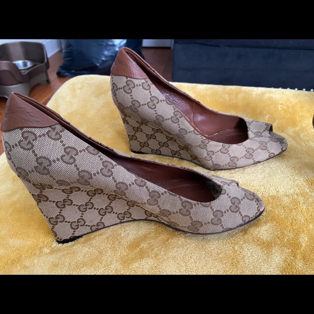 2 pair of Gucci Vintage shoes.